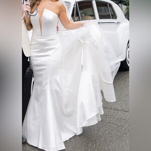Pnina Tornai Elegant White Satin Bridal Gown